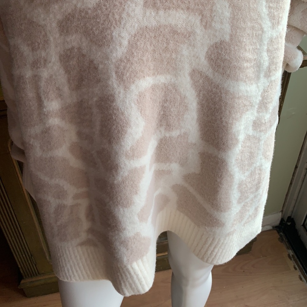 Loft Sweater - Picture 5 of 10